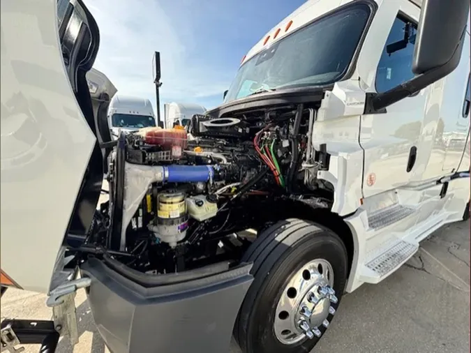 2023 Freightliner Cascadia 126
