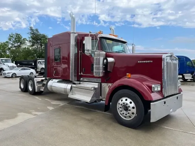 2025 Kenworth W900L