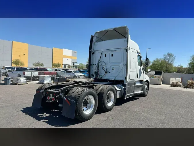 2020 Freightliner Cascadia 126