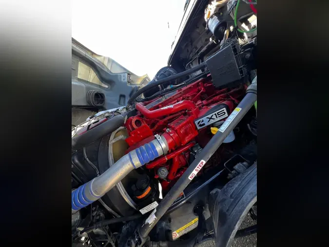 2019 VOLVO VNL64T-300823a8b81951a92ca5ef647b3b24e0986