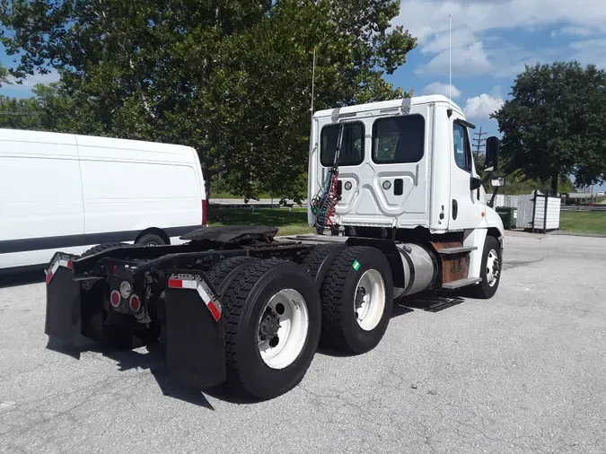 2016 FREIGHTLINER/MERCEDES CASCADIA 125