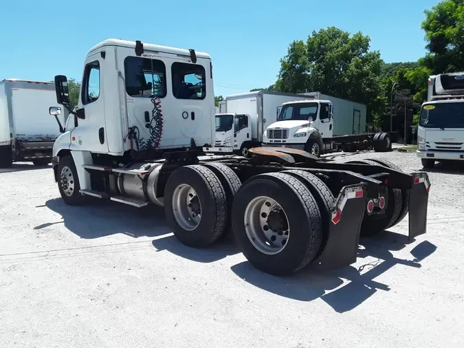2018 FREIGHTLINER/MERCEDES CASCADIA 125823f8243fe513825f710ad5dbe826157
