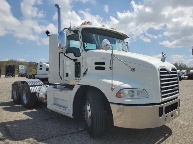 2014 MACK CXU613