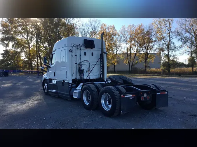 2021 Freightliner Cascadia 126