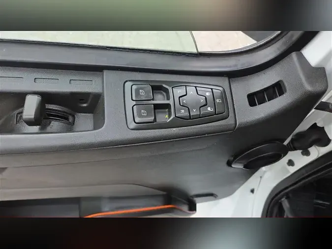2021 VOLVO VNR64T300