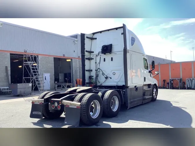 2021 Freightliner Cascadia 126