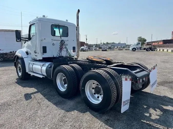 2023 Kenworth T880