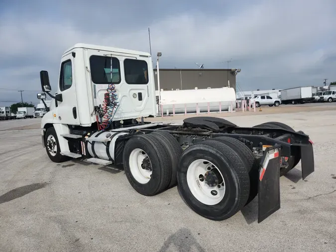 2016 FREIGHTLINER/MERCEDES CASCADIA 125