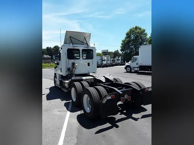 2017 FREIGHTLINER/MERCEDES CASCADIA 125