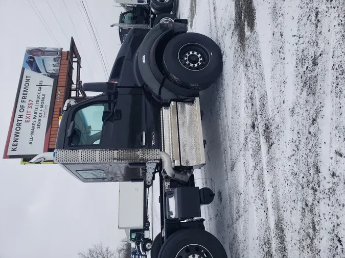 2025 Kenworth T880