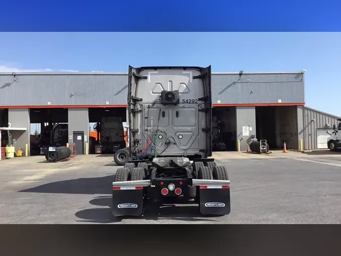 2023 Freightliner Cascadia 126
