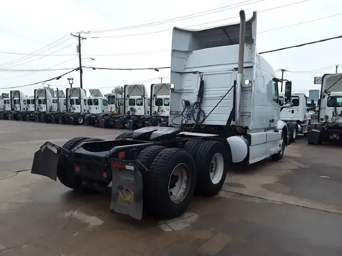 2019 VOLVO VNR64T640