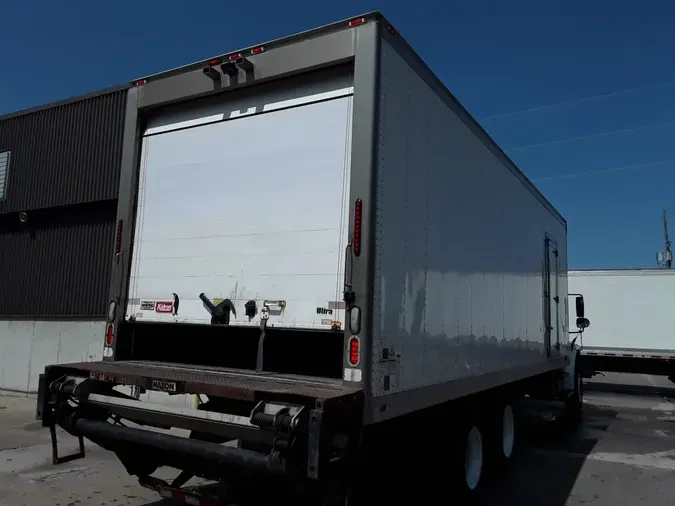 2017 FREIGHTLINER M2 106