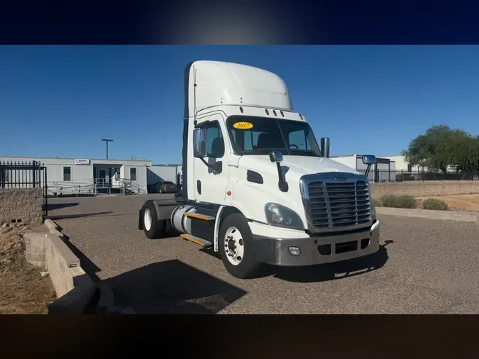 2017 FREIGHTLINER/MERCEDES CASCADIA 113