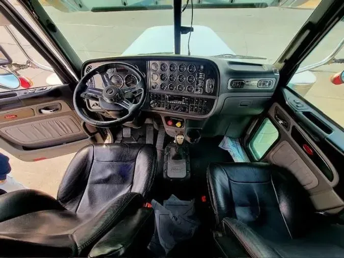 2021 Peterbilt 389
