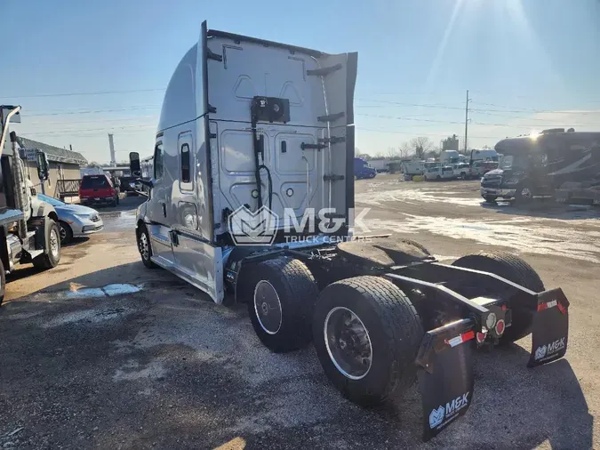 2020 FREIGHTLINER Cascadia 126