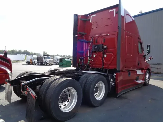 2022 FREIGHTLINER Cascadia 126