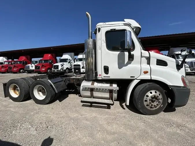 2011 FREIGHTLINER CASCADIA 113