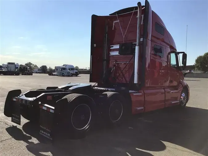 2021 VOLVO VNL760