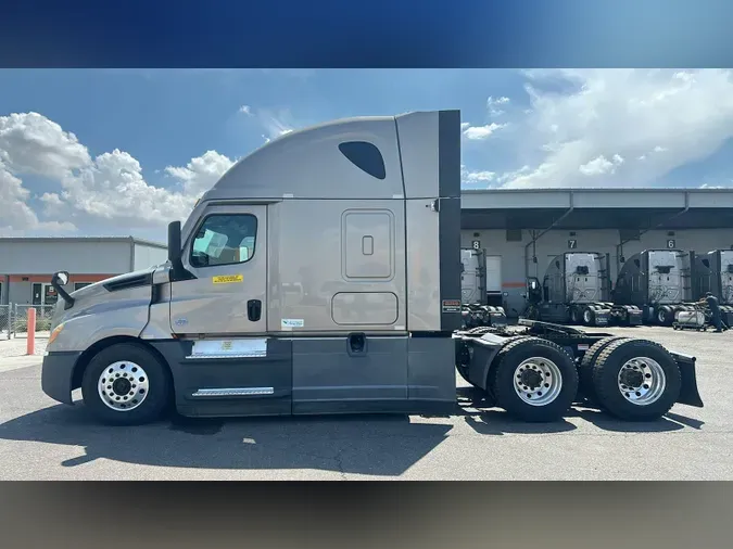 2021 Freightliner Cascadia 126