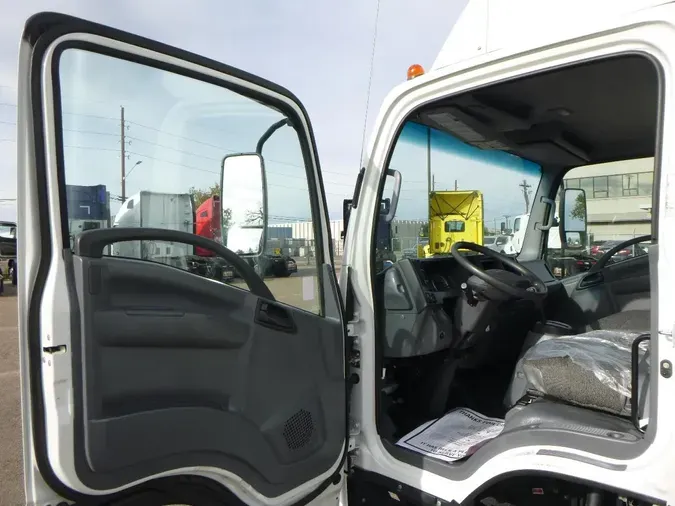 2022 Isuzu NPR-HD826a2de4e0c2aea00a1979fdaf379076