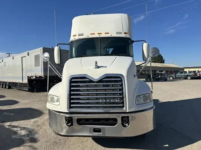 2017 MACK PINNACLE CXU613