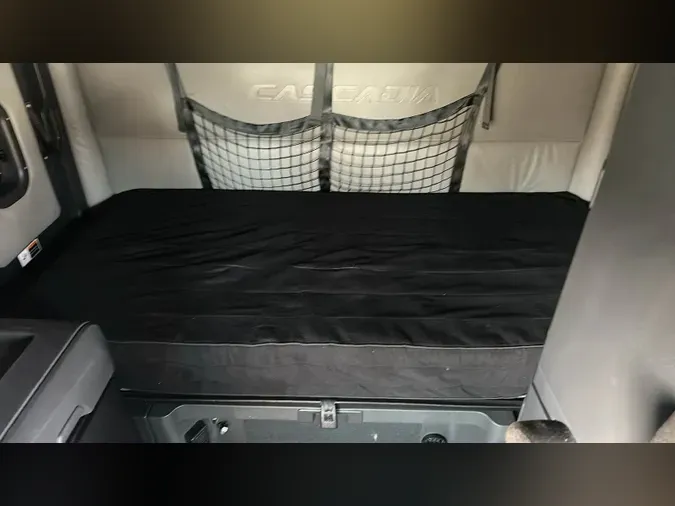 2022 Freightliner Cascadia 126826f86cff4f517136fc628b5e84fb353