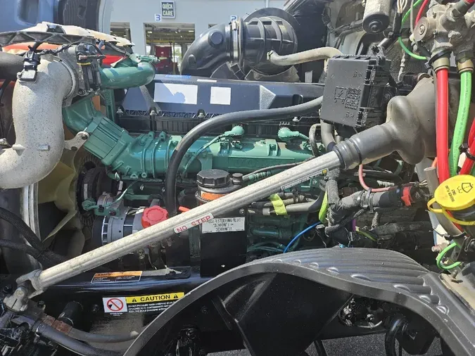 2020 VOLVO VNL64T760