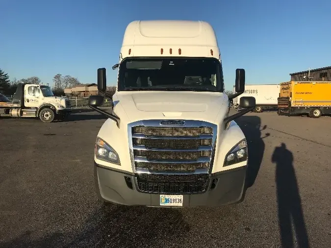 2019 Freightliner T12664ST