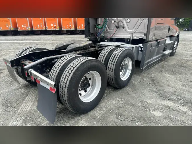 2022 Freightliner Cascadia 126