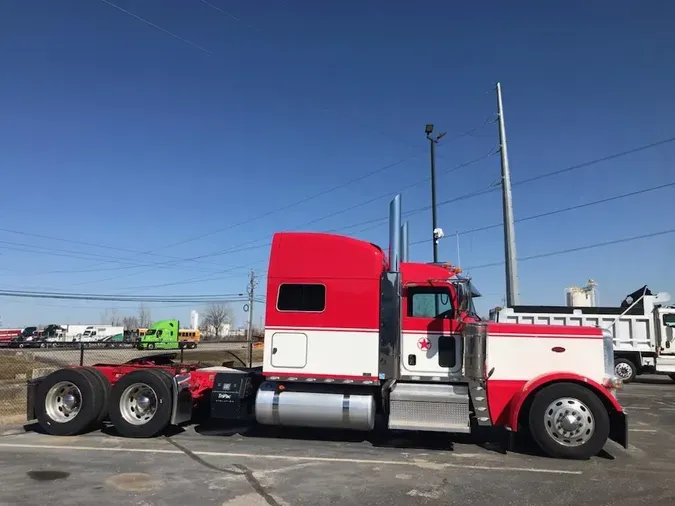 2023 Peterbilt 389