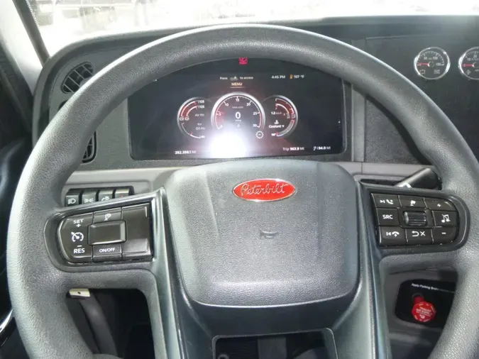 2023 Peterbilt 389