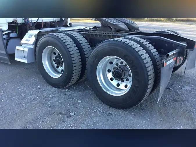 2021 Freightliner Cascadia 126