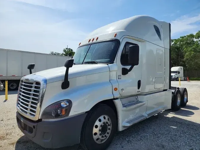 2018 Freightliner X12564ST