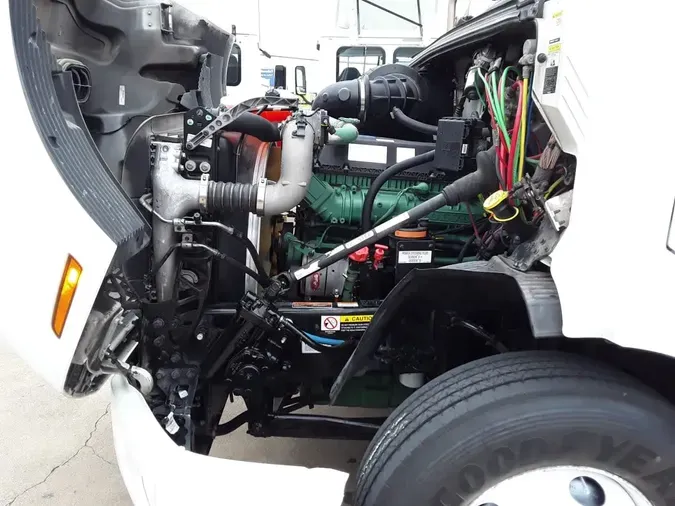 2020 VOLVO VNR64T-640