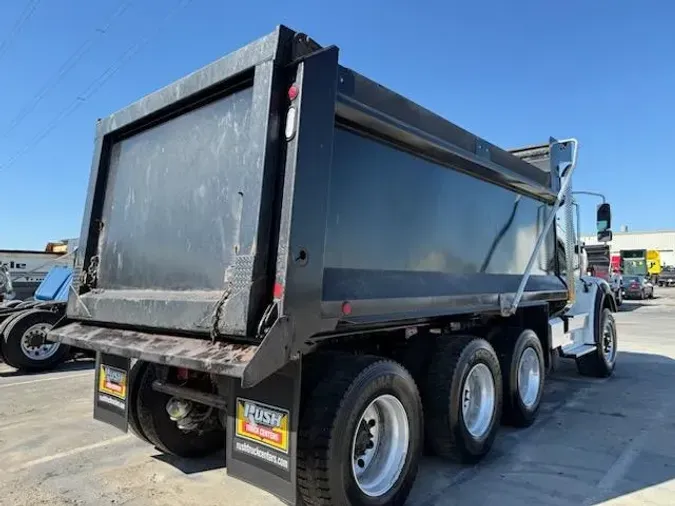 2022 International HX620
