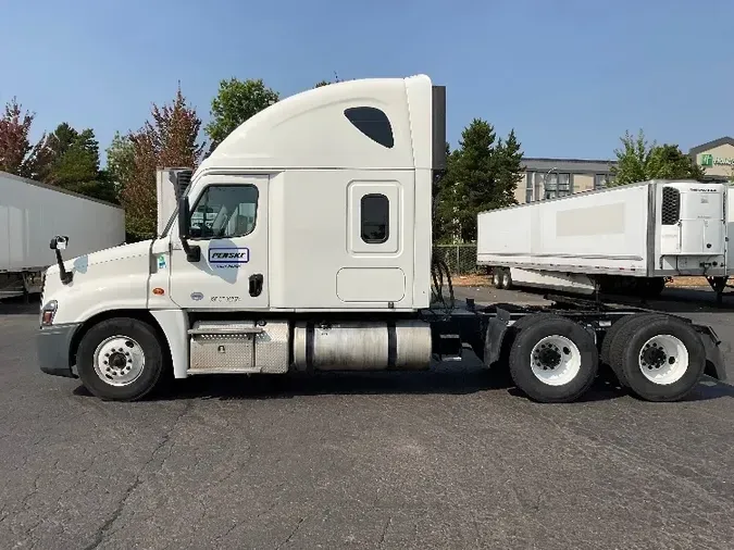 2019 Freightliner X12564ST