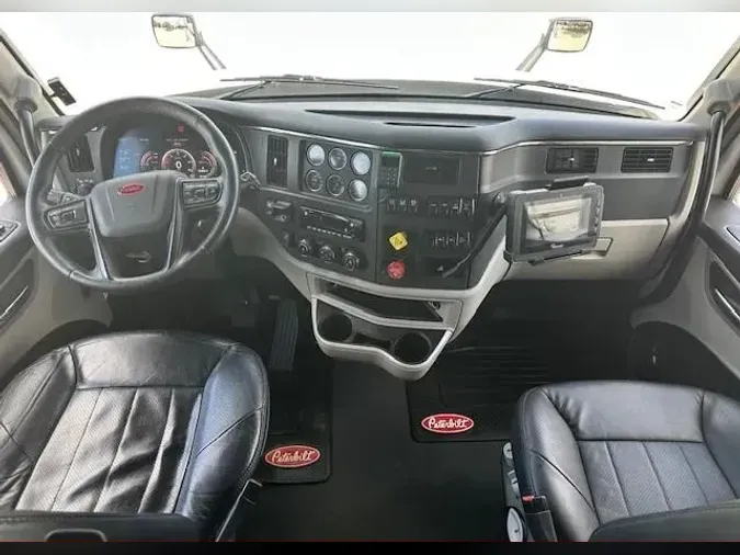 2023 Peterbilt 579