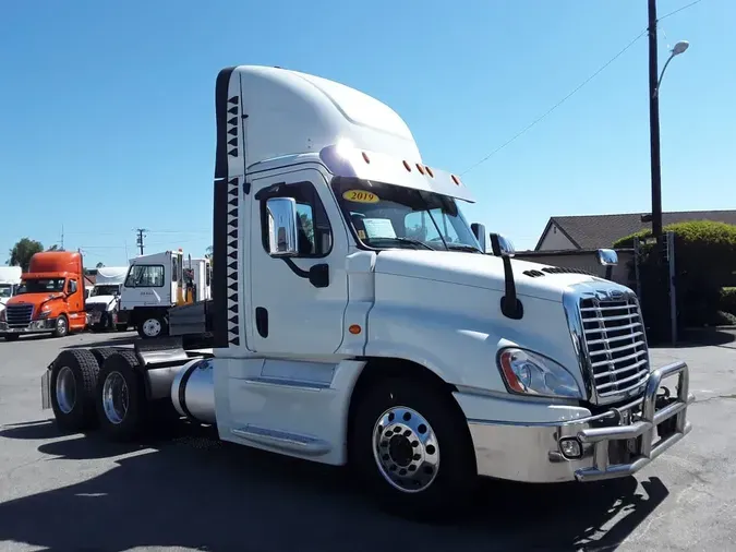 2019 FREIGHTLINER/MERCEDES CASCADIA 125829f468c294e59e41ec7940e07048fa8
