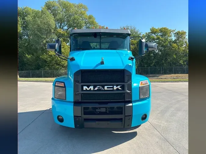 2020 MACK AN64T