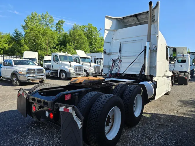 2019 VOLVO VNR64T-640