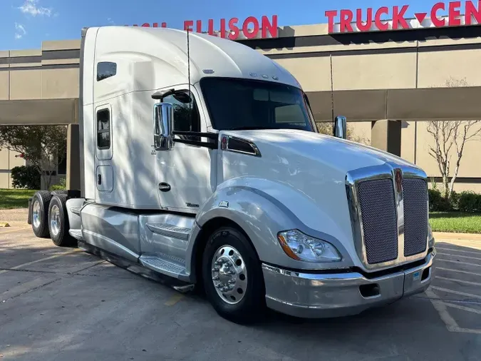 2022 Kenworth T68082a97814323d3225846ee41b86cabbd9
