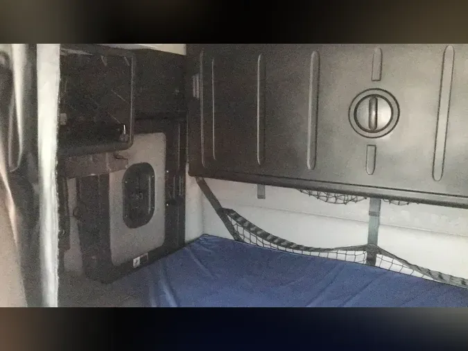 2021 Freightliner Cascadia 126