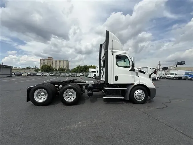 2019 FREIGHTLINER CASCADEVO1