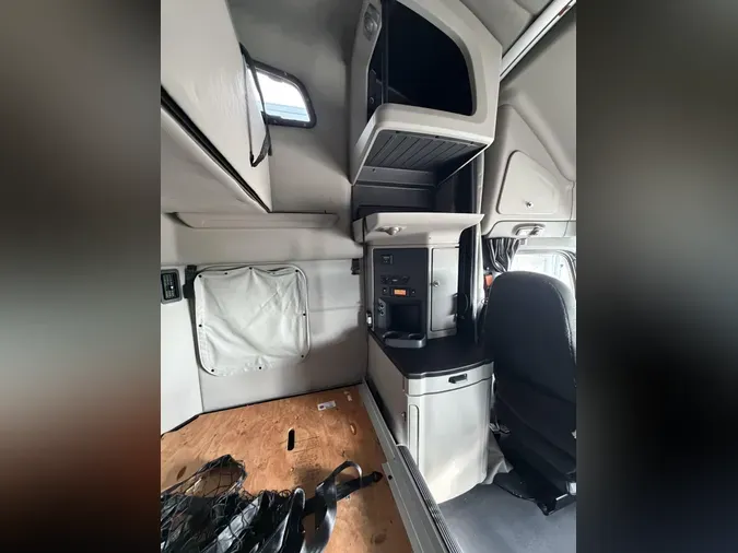 2022 Peterbilt 579