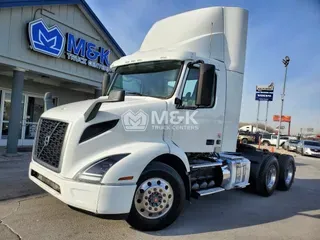 2020 VOLVO VNR64T300