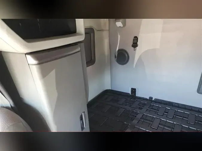 2022 VOLVO VNL76082b64fd6a8db8e3be064c34c100f5e9b