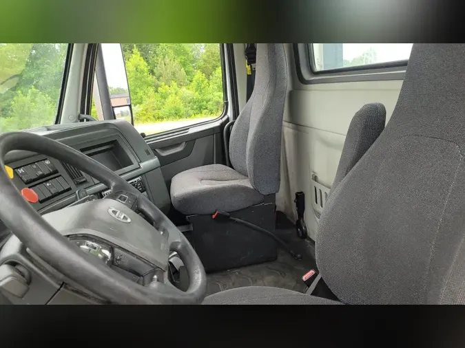 2018 Volvo VNL300