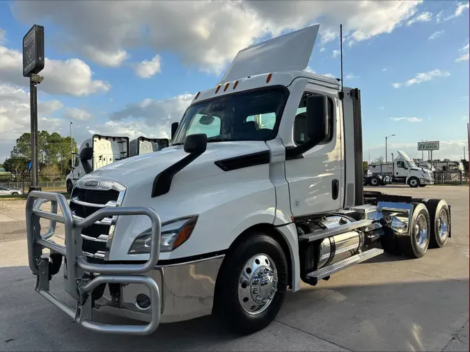 2022 Freightliner Cascadia 126