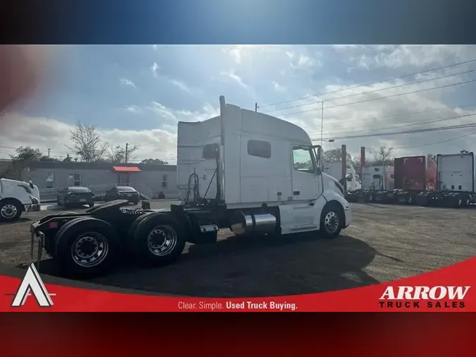 2021 VOLVO VNL740